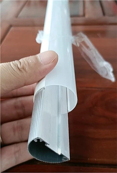 Svjetlo za kokošinjac na solarni pogon sa tajmerom